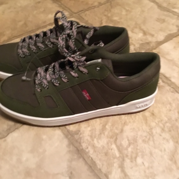 New women size 9 green with green and pink laces Levi sneakers - Picture 2 of 3